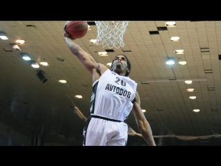 Данк Шакила Маккиссика в матче против ВЭФ