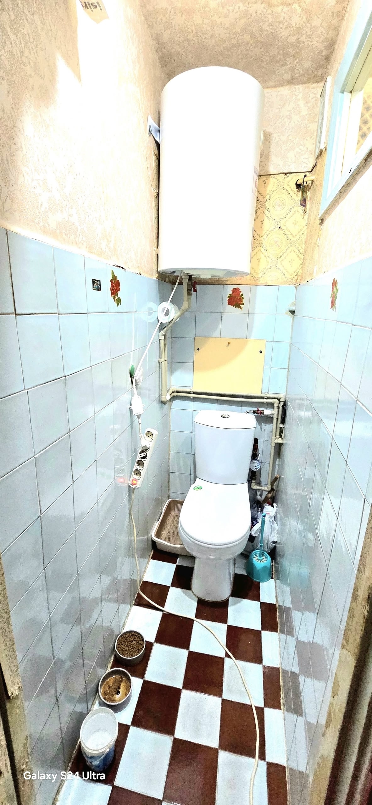 Продам 2х комн квартиру 26-й квартал 4/5эт, 43кв.м, под ремонт, окна м/пластик, с/у раздельный, комнаты изолированные. Балкон застеклён старой рамой. к сделки Хорошее место расположения рядом школа, садик остановка, магазины. +79591419787, +79034105495 (Telegram) ...