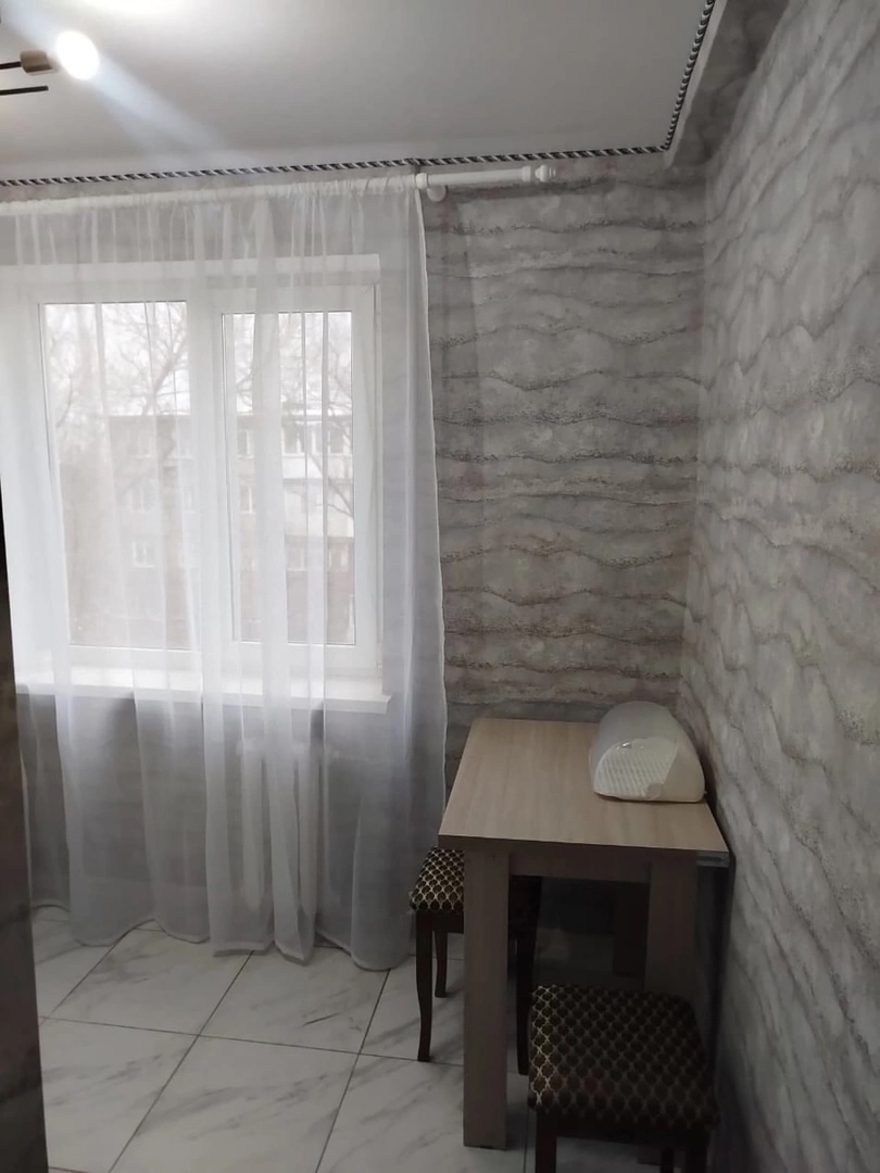 г. Алчевск 📌Продаётся уютная 3-комнатная квартира в отличном районе! 📍 Адрес: ул. Липовенко 🪜 4/5 этаж 📐 Площадь: общая – 45 м² 🏡 Состояние: жилое, продаётся с мебелью 📑 Документы РФ, без долгов и прописанных ✔️ Преимущества квартиры: ✅ Расположена в районе банка ПСБ ✅ Рядом – детский сад, школы,магазины ✅ В ...