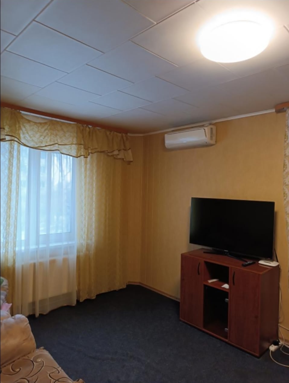 Сдам 1комн квартиру на востоке кв-л Дзержинского 2/9эт дома. Автономное отопление,космет.ремонт, необходимая мебель, вся техника, интернет, посуда. Сдаётся семейным. Можно с маленькими детьми или дом.питомцем. Рядом магазины, школы, садики, рынок. Цена-35т.руб,залог. Коммуналка включена! Свободна с 23.09 Наби...